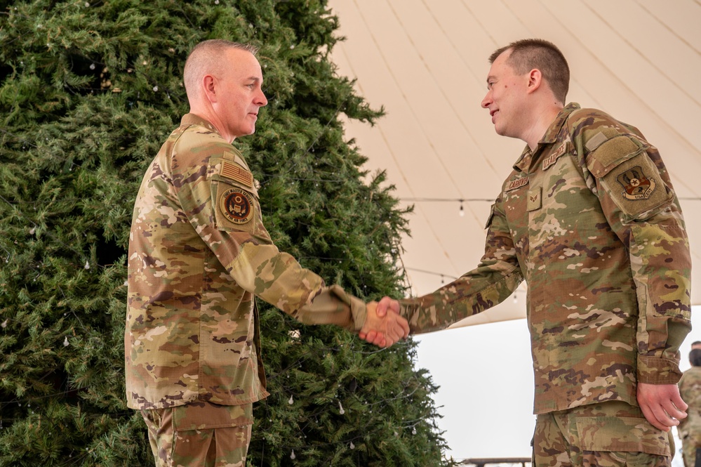 CSAF, CMSAF visit U.S. Central Command