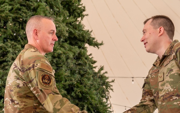 CSAF, CMSAF visit U.S. Central Command