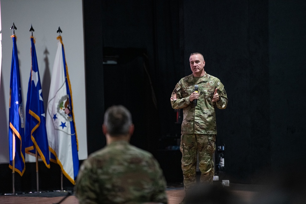 CSAF, CMSAF visit U.S. Central Command