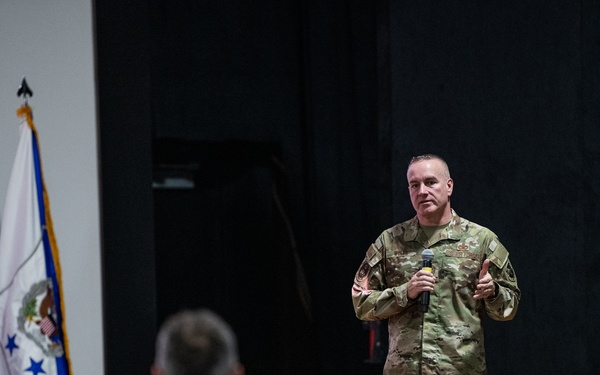 CSAF, CMSAF visit U.S. Central Command