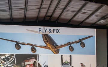 CSAF, CMSAF visit U.S. Central Command