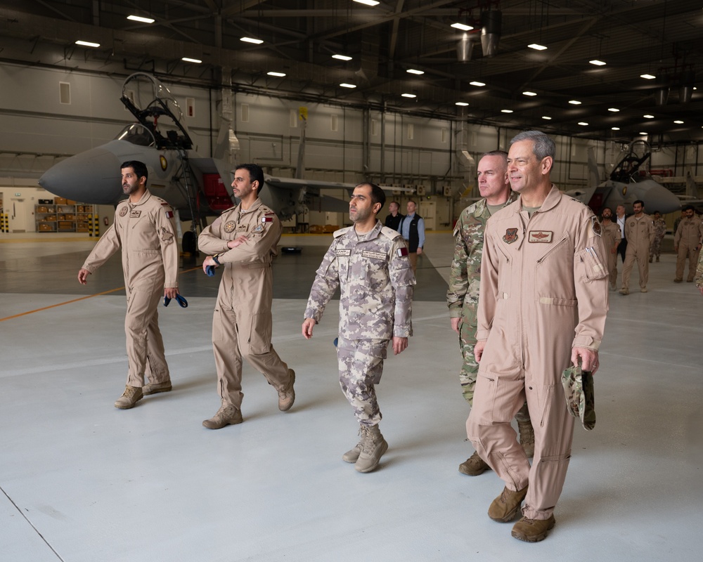 CSAF, CMSAF visit U.S. Central Command