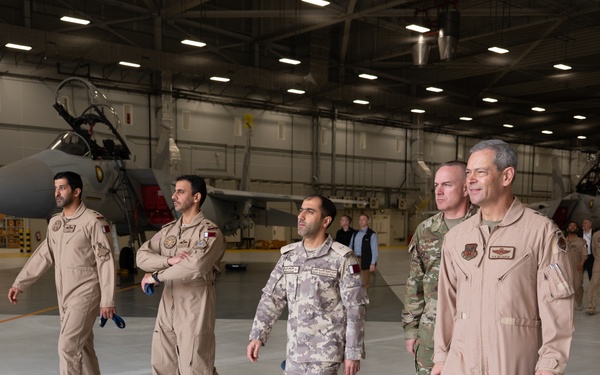 CSAF, CMSAF visit U.S. Central Command