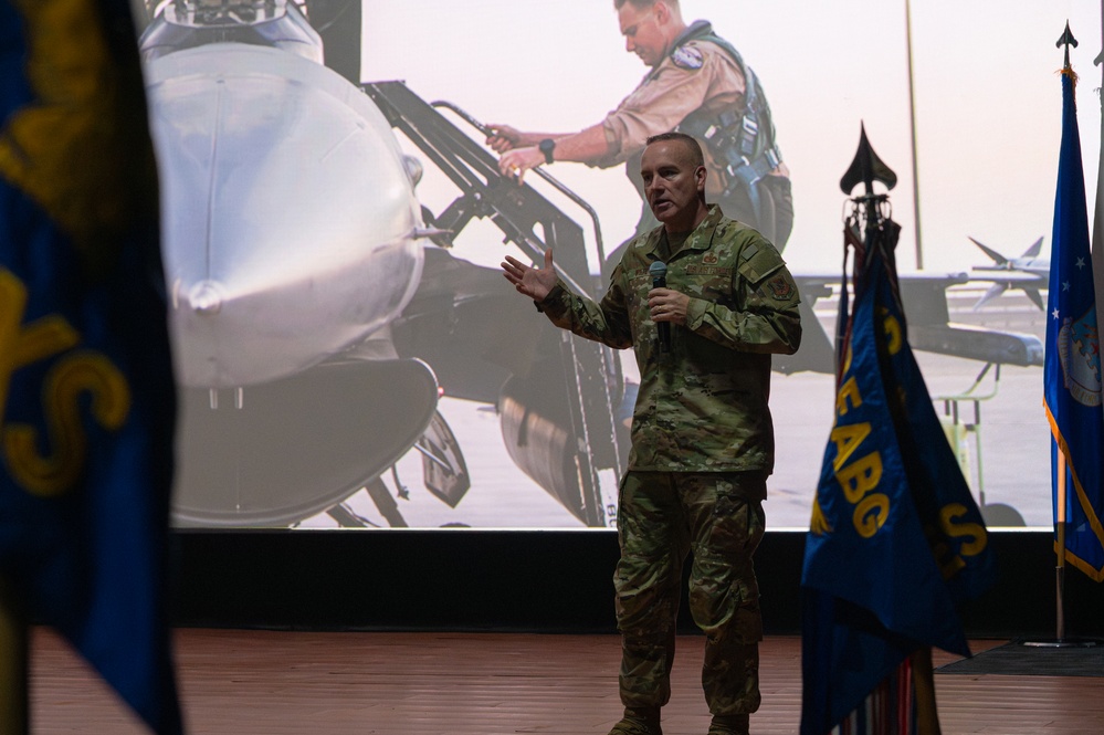 CSAF, CMSAF visit U.S. Central Command