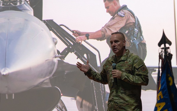 CSAF, CMSAF visit U.S. Central Command