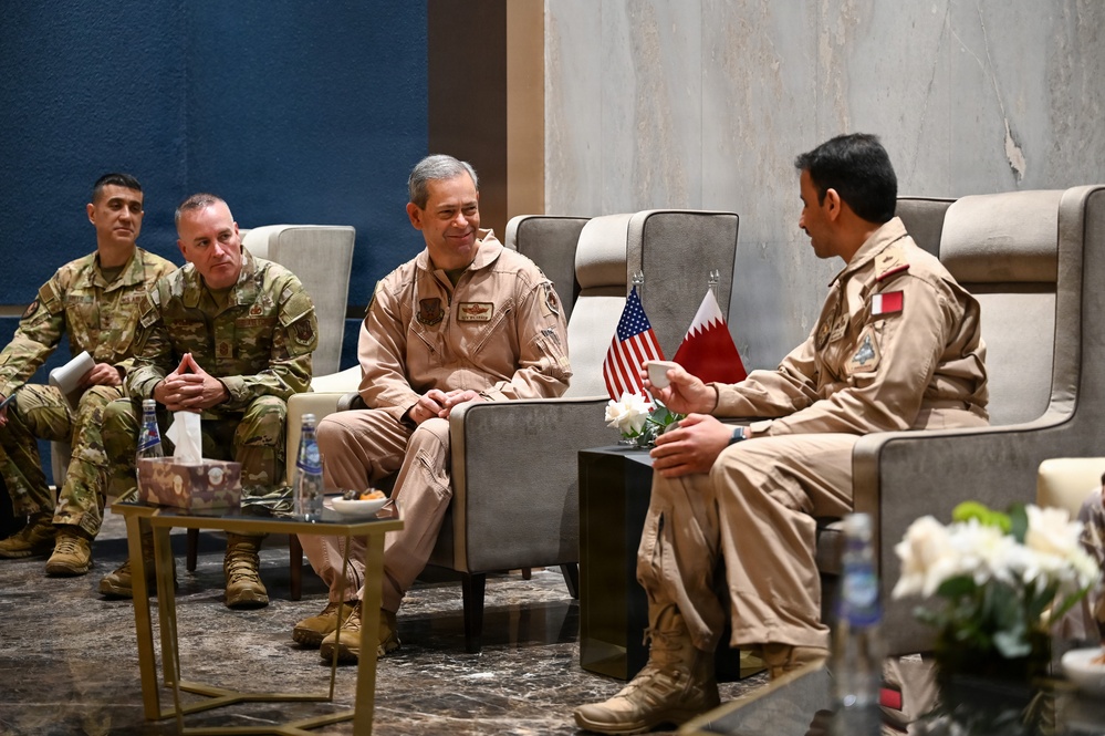 CSAF, CMSAF visit U.S. Central Command