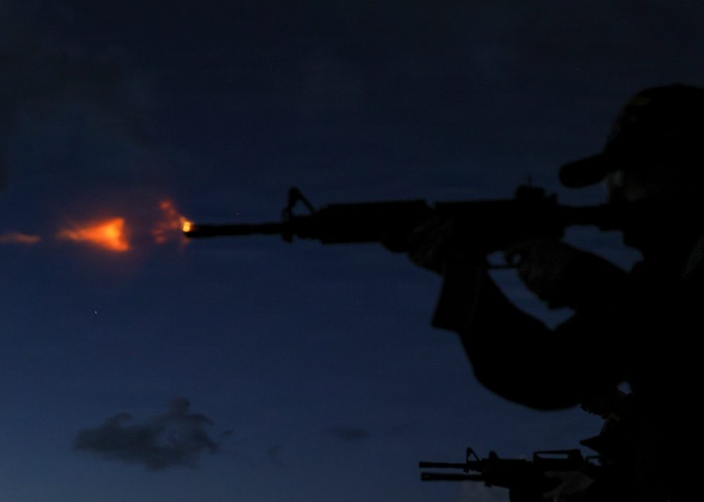 USS Mahan (DDG 72) Live Fire Exercise