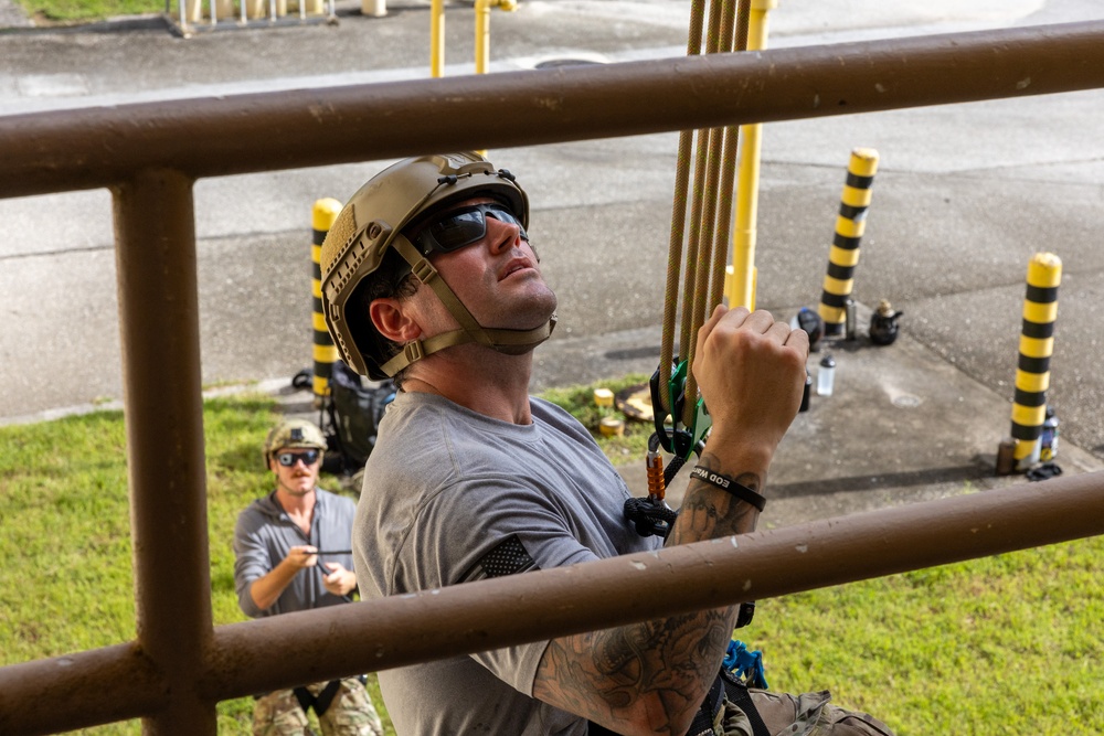 EODMU 5 enhances explosive ordnance retrieval capabilities through ROE-B course