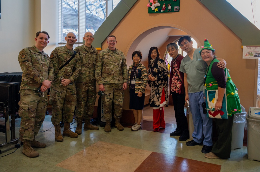 PACAF Band brings holiday spirit to Kanagawa Children’s Hospital