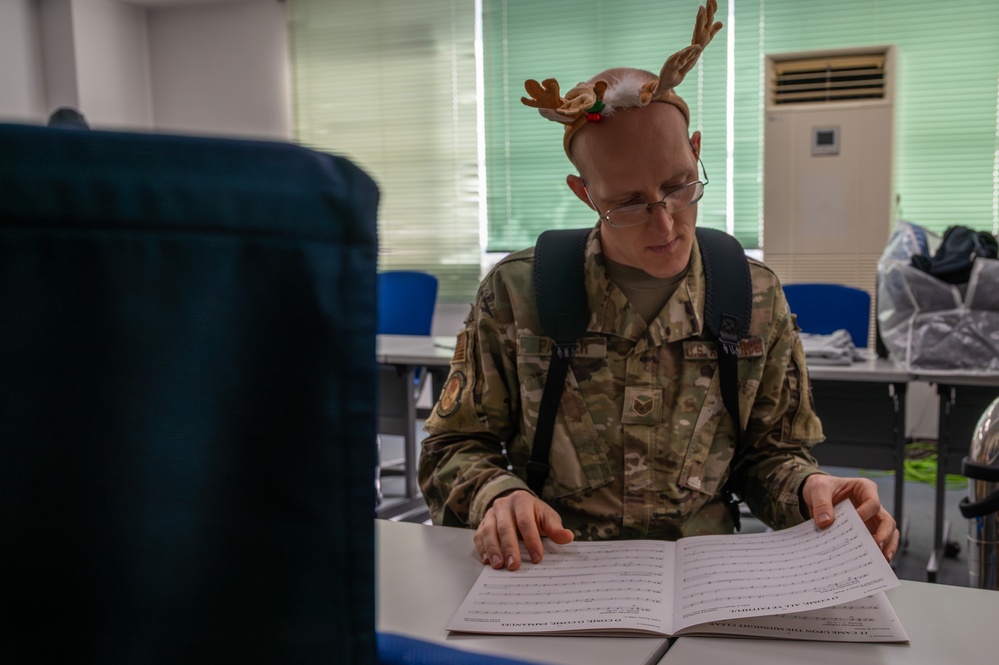 PACAF Band brings holiday spirit to Kanagawa Children’s Hospital
