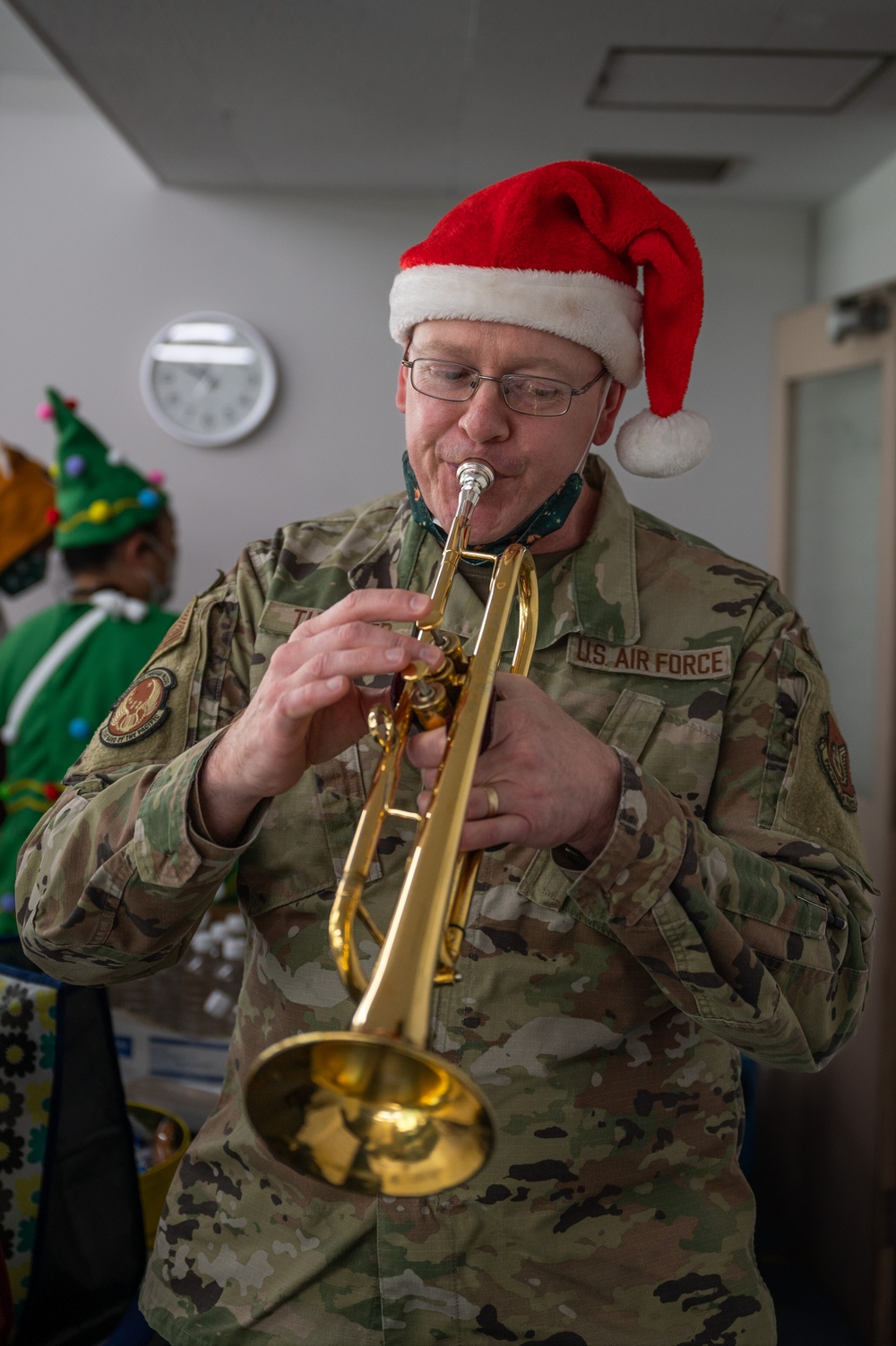 PACAF Band brings holiday spirit to Kanagawa Children’s Hospital