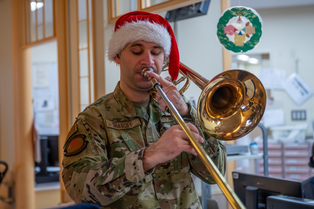 PACAF Band brings holiday spirit to Kanagawa Children’s Hospital