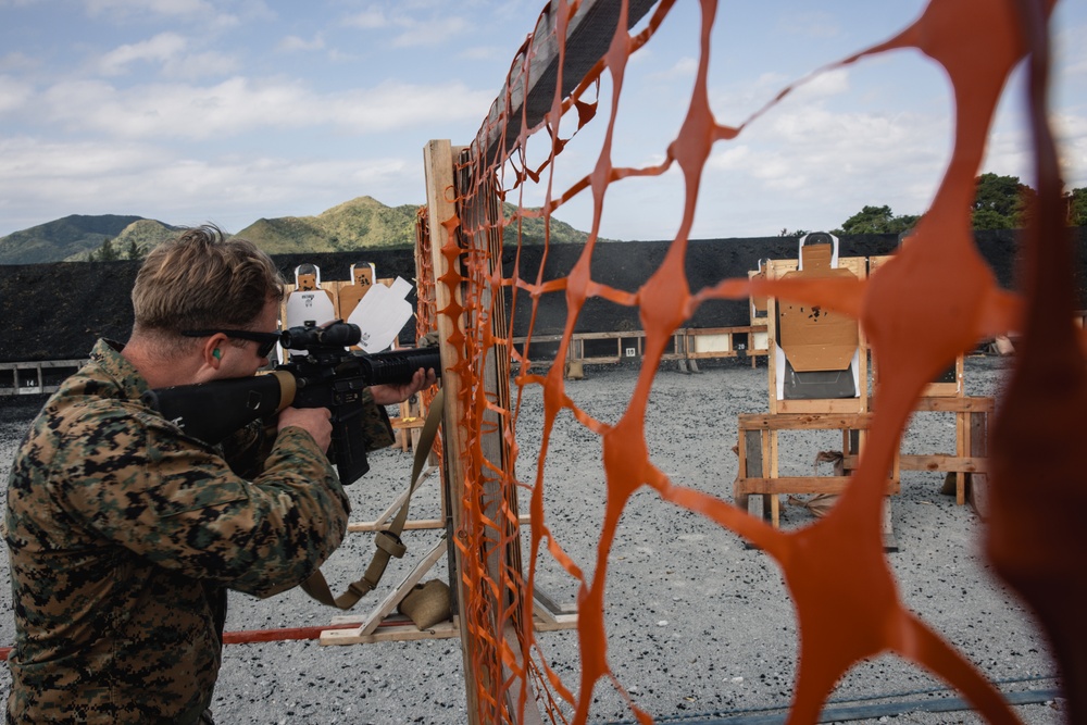 5th Air Naval Gunfire Liaison Company Marines conduct marksmanship rifle range