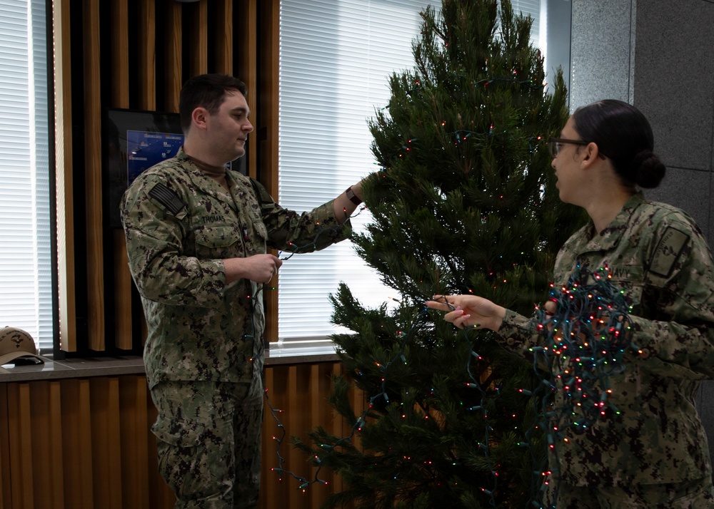 C7F and JMSDF Personnel Decorate a Tree