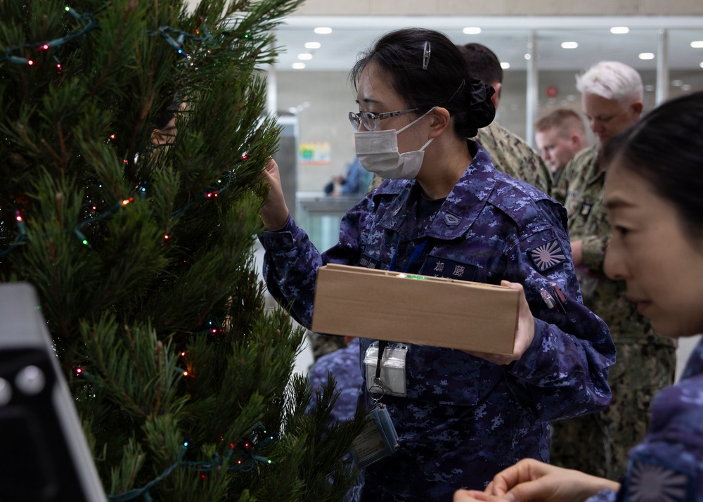 C7F and JMSDF Personnel Decorate a Tree