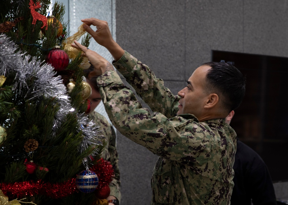 C7F and JMSDF Personnel Decorate a Tree