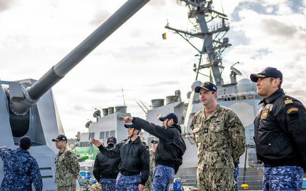 USS Howard (DDG 83) exchanges holiday gifts with sister ship JS Ikazuchi (DD 107)