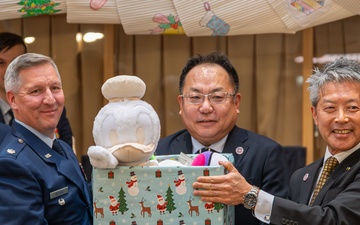 Mizuho Toy Drive: 374 MXG Airmen spread holiday cheer