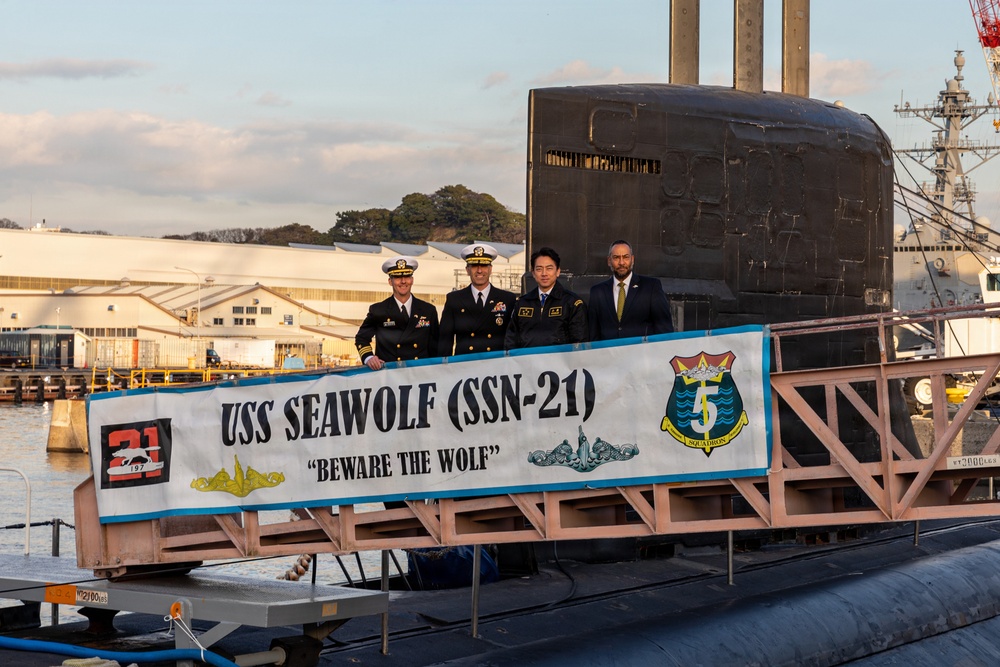 USS Seawolf (SSN 21) hosts a tour for Japan’s Minister of Defense