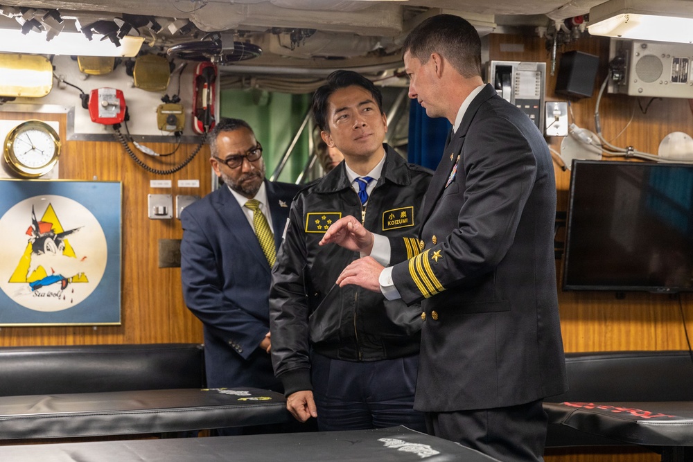 USS Seawolf (SSN 21) hosts a tour for Japan’s Minister of Defense