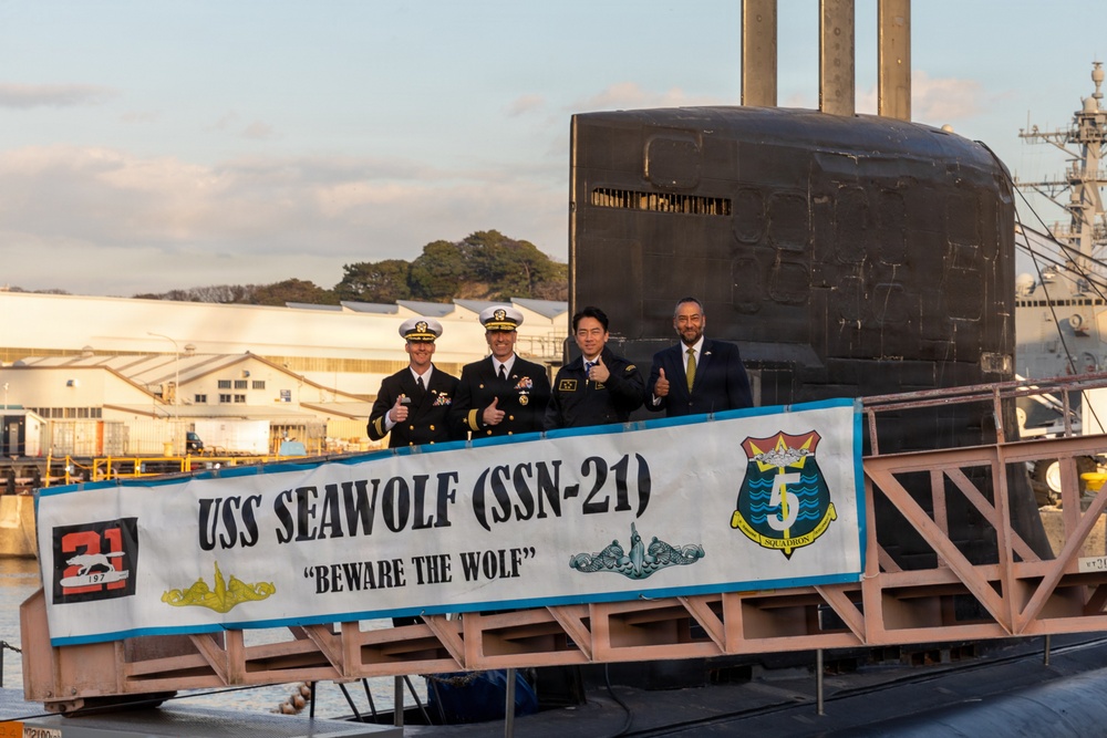 USS Seawolf (SSN 21) hosts a tour for Japan’s Minister of Defense