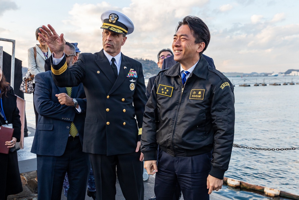 USS Seawolf (SSN 21) hosts a tour for Japan’s Minister of Defense