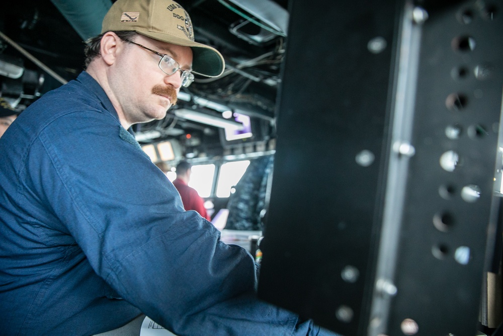 USS Mitscher (DDG 57) Sailor stands watch in ship bridge
