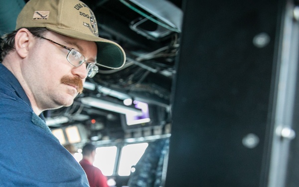 USS Mitscher (DDG 57) Sailor stands watch in ship bridge