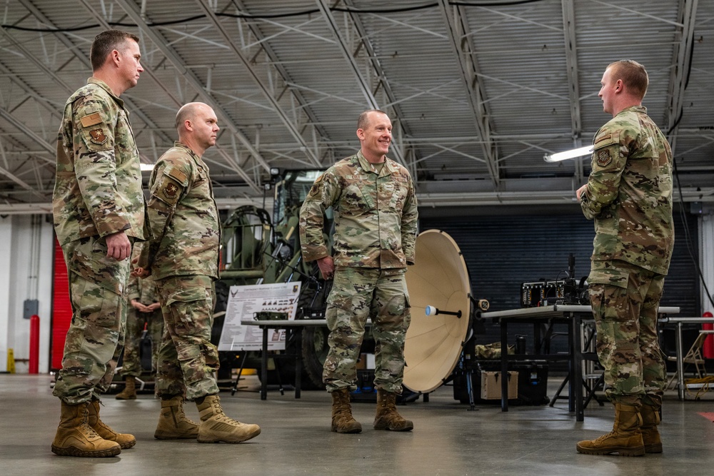 21st Air Force &amp; U.S. Air Force Expeditionary Center Commander Visits 621st CRW