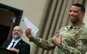 ‘One team, one mission’: DLA Distribution commanding general charts course for modernization, readiness during town hall