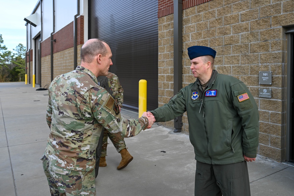 21st AF and USAFEC command team visits Team Little Rock