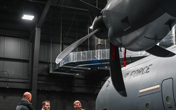 21st AF and USAFEC command team visits Team Little Rock