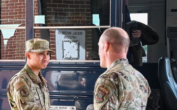21st AF and USAFEC command team visits Team Little Rock