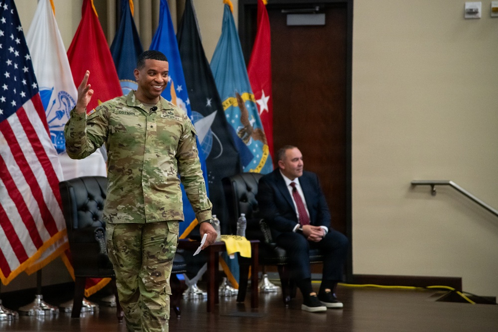 ‘One team, one mission’: DLA Distribution commanding general charts course for modernization, readiness during town hall