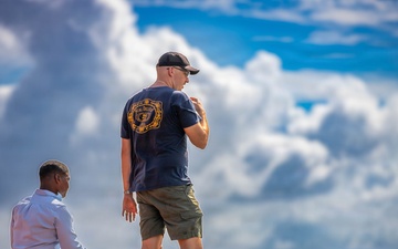 U.S. Navy and Panamanian services dive together during a Salvage Exercise
