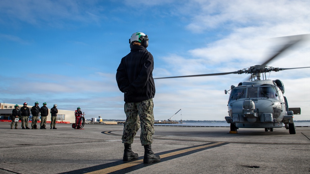 Acting Chief of Navy Reserve visits HSM-60