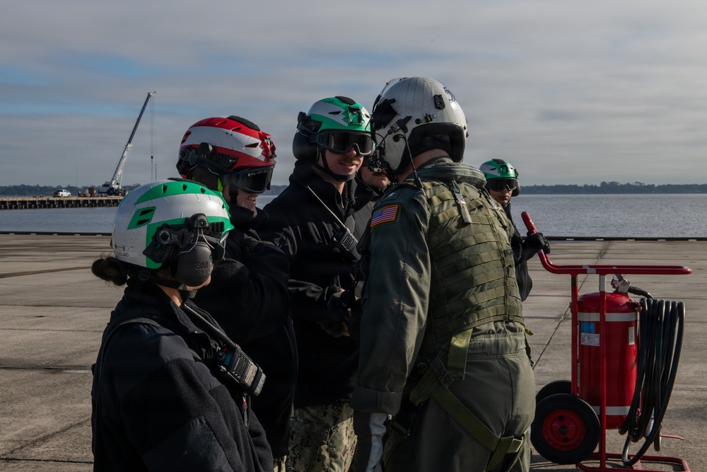 Acting Chief of Navy Reserve visits HSM-60