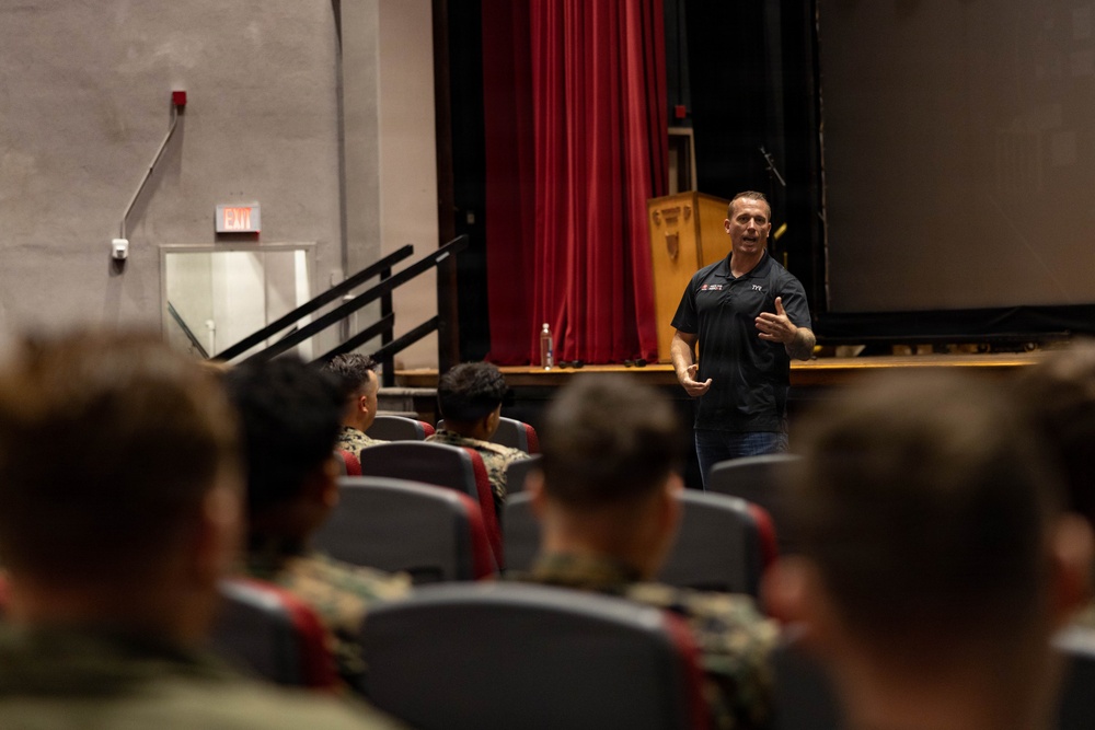 Dakota Meyer visits MCAS Beaufort