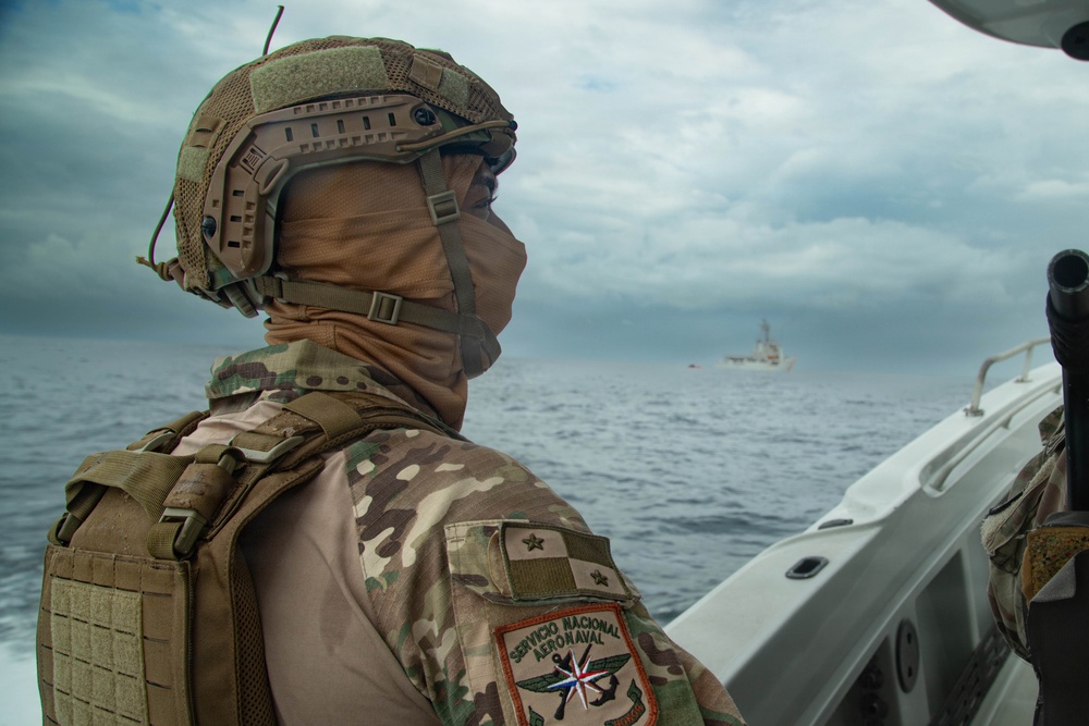 U.S. Coast Guard Cutter Alert Conducts Training Exercise With Panamanian Services