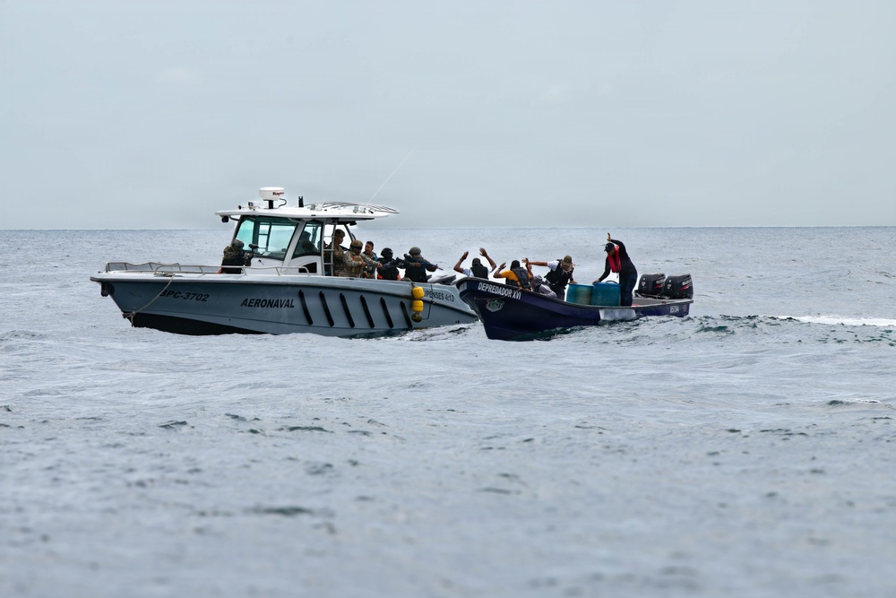 U.S. Coast Guard Cutter Alert Conducts Training Exercise With Panamanian Services