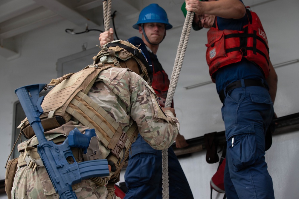 U.S. Coast Guard Cutter Alert Conducts Training Exercise With Panamanian Services
