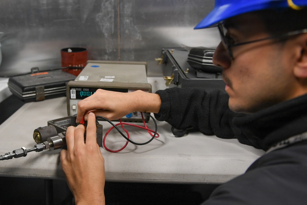 Ronald Reagan Sailors Perform Maintenance