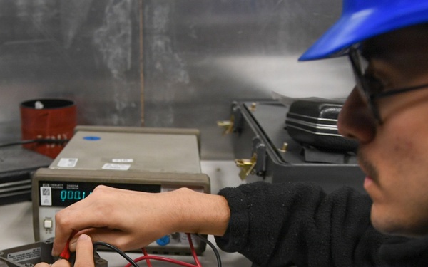 Ronald Reagan Sailors Perform Maintenance