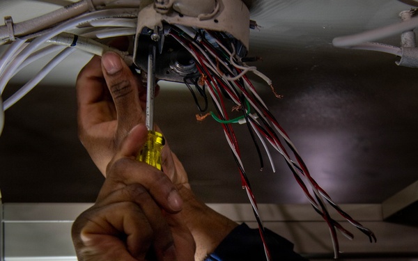 Ronald Reagan Sailors Perform Maintenance