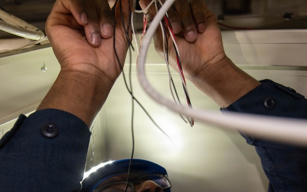 Ronald Reagan Sailors Perform Maintenance