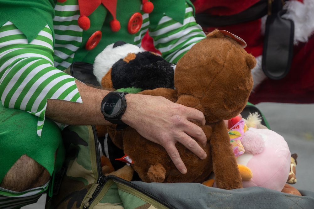 4th Recon Battalion Conducts Operation Santa Drop at MCBH