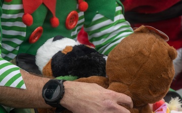 4th Recon Battalion Conducts Operation Santa Drop at MCBH