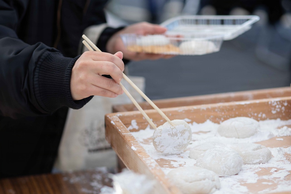 Fleet Air Wing 31 hosts a traditional Mochitsuki event