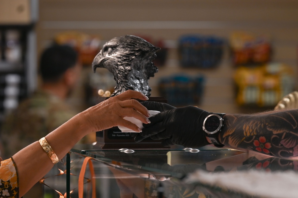 Davis-Monthan senior leaders serve Thanksgiving meal to service members, veterans, and their families