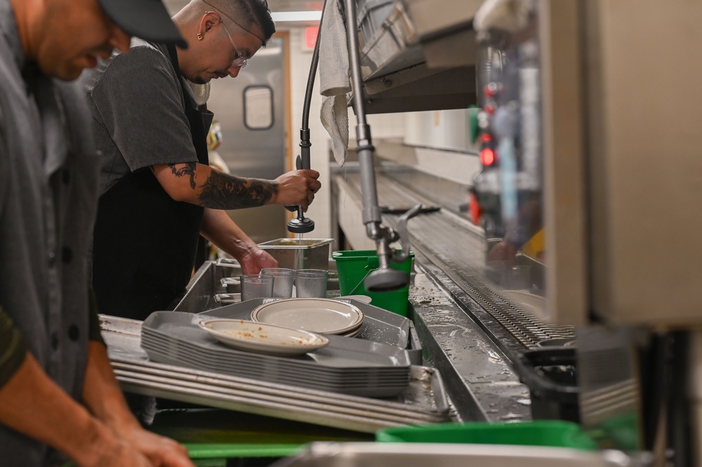 Davis-Monthan senior leaders serve Thanksgiving meal to service members, veterans, and their families